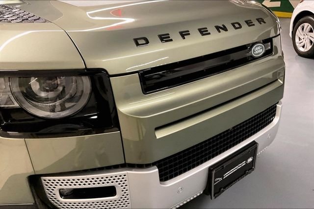 Used 2020 Green Land Rover First Edition image 33