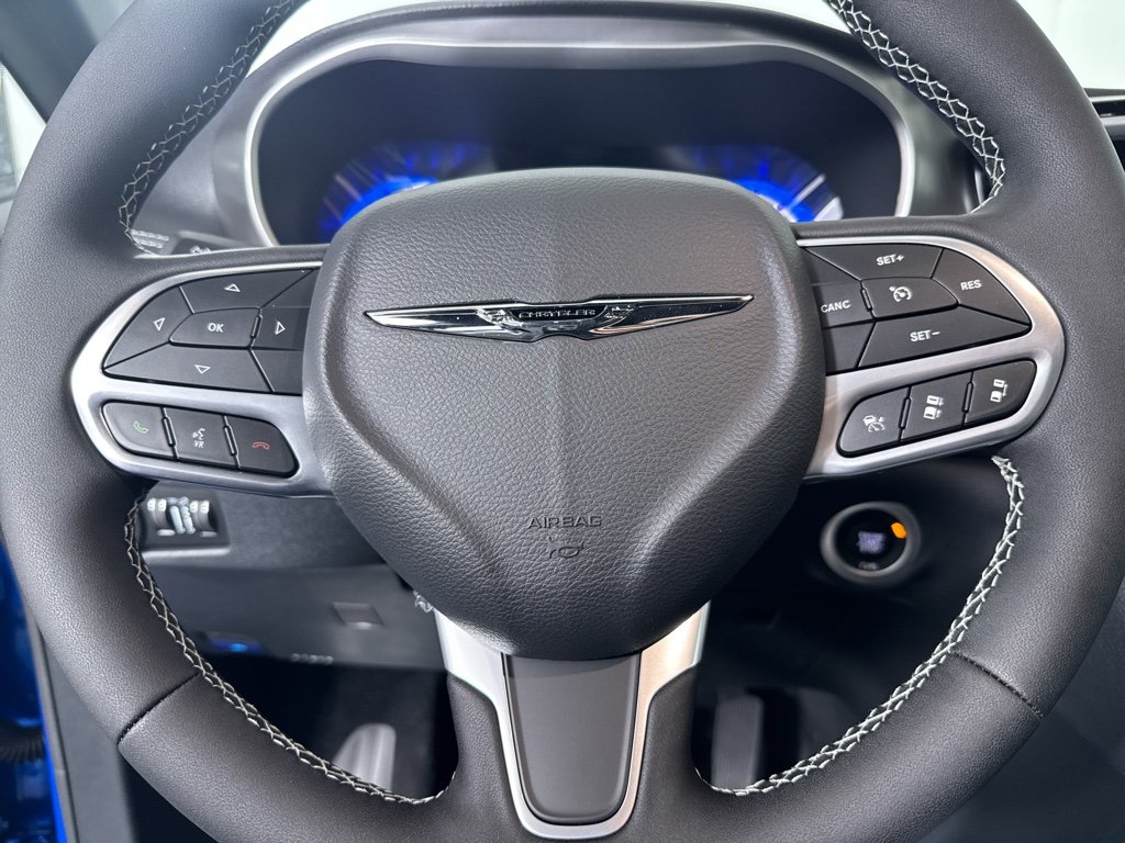New 2026 Hydro Blue Pearl-Coat Exterior Paint Chrysler Select image 25