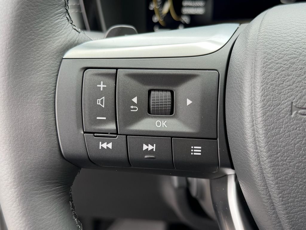New 2027 HARBOR GRAY INFINITI Luxe FWD image 26