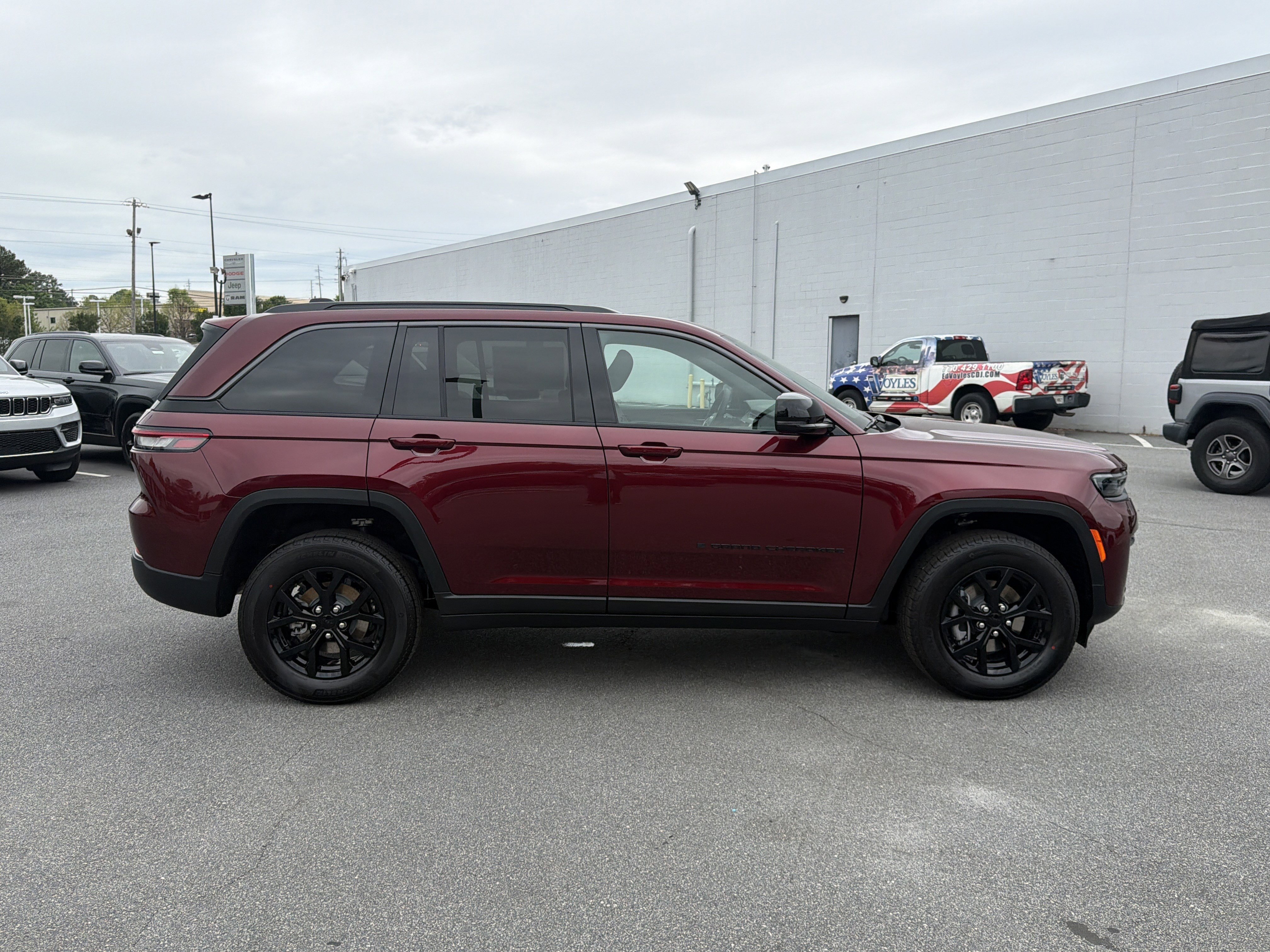 New 2026 Velvet Red Pearlcoat Jeep Laredo Altitude image 9