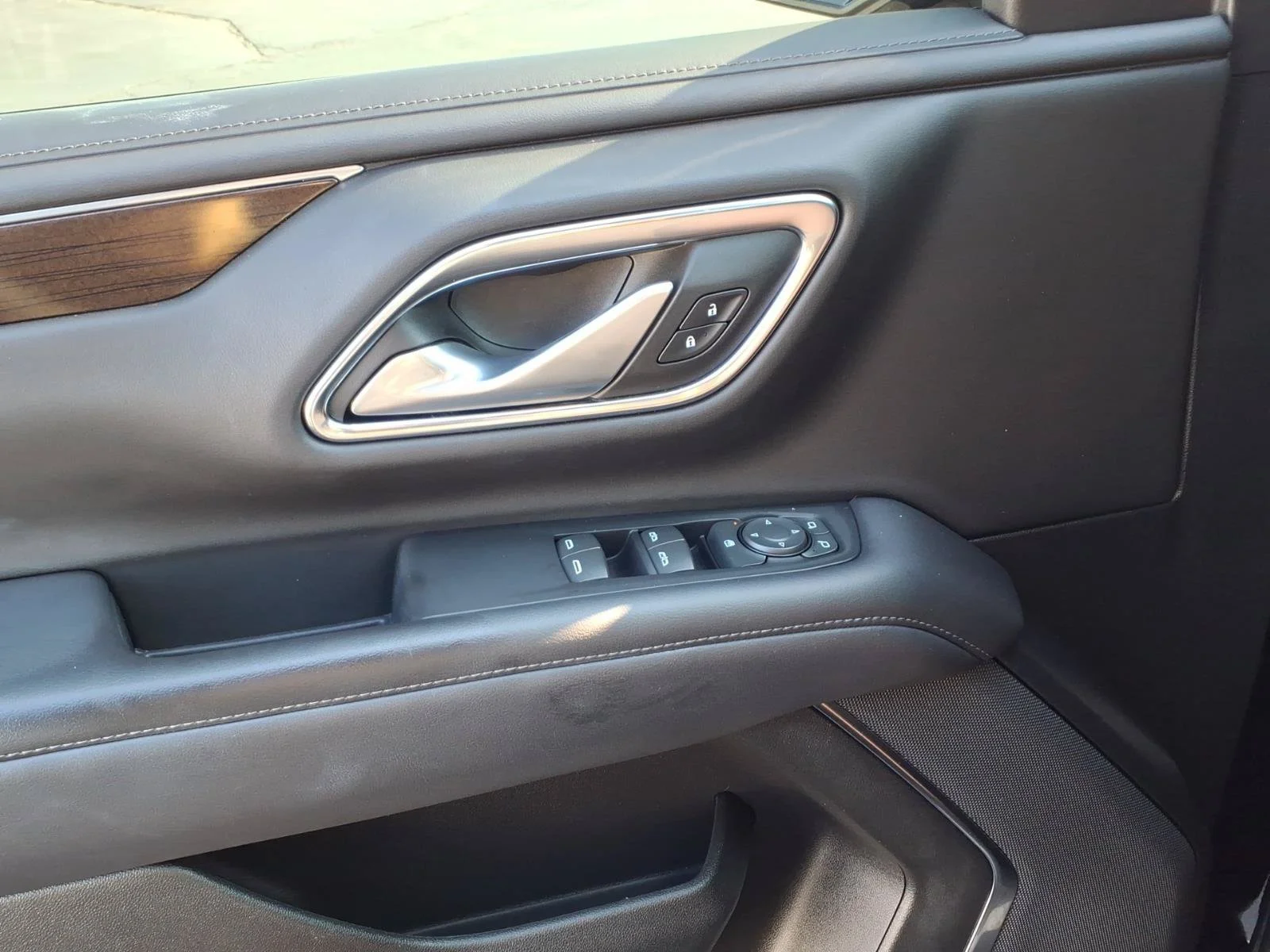 Used 2022 Onyx Black GMC SLE image 22