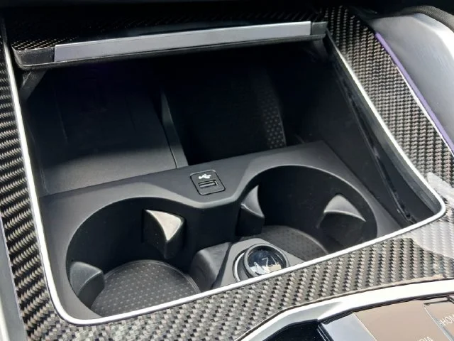 Used 2027 White BMW M60i image 23