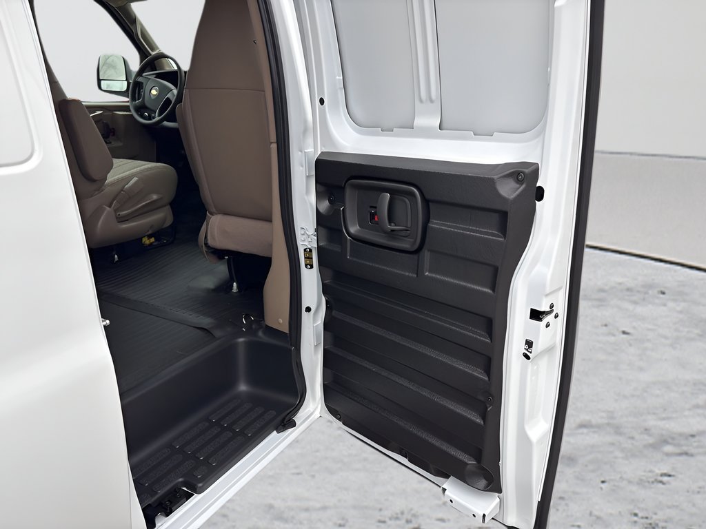 2025 Chevrolet Express Cargo Work Van - Photo 6