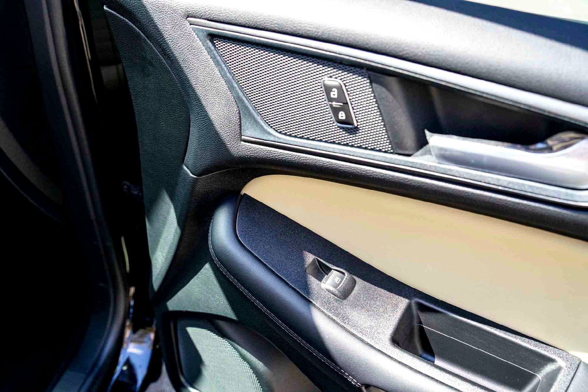 New 2024 Agate Black Metallic Ford SE image 31