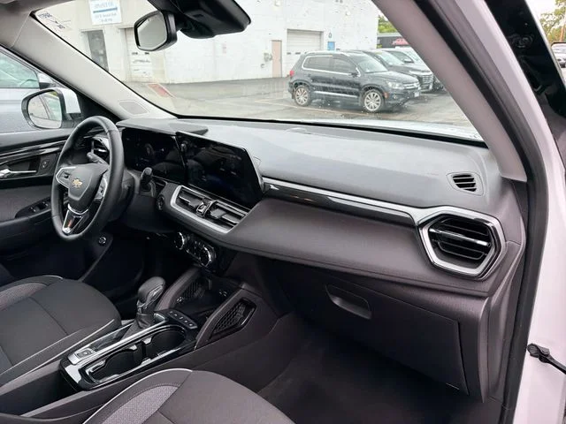 Used 2026 White Chevrolet LT image 27