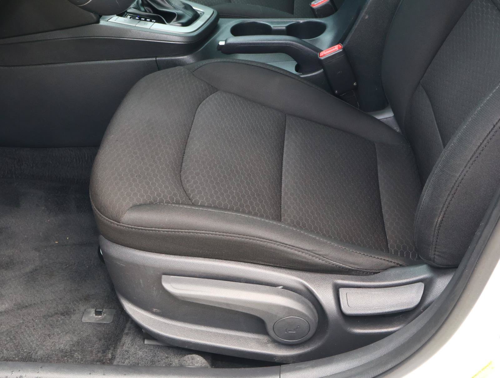 Used 2019 Quartz White Pearl Hyundai Value Edition image 13