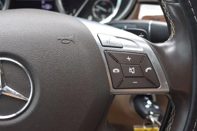 Used 2012 White Mercedes-Benz ML 350 image 25