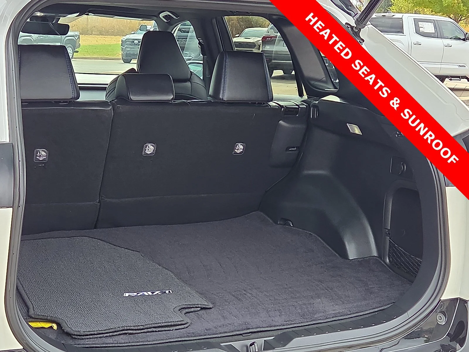 Used 2022 Blizzard Pearl/Midnight Black Metallic Toyota Hybrid XSE image 9
