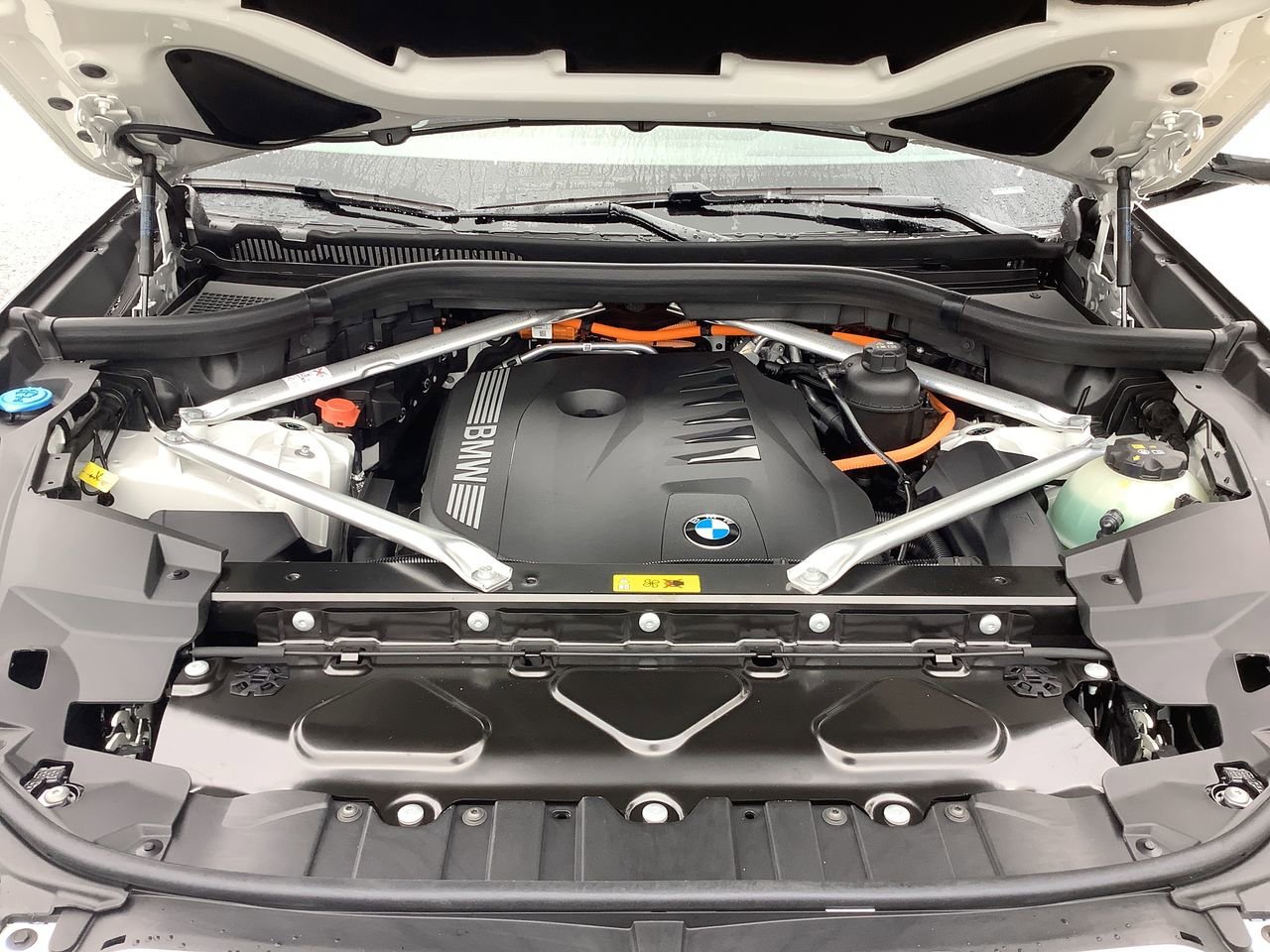 Used 2026 Mineral White Metallic BMW xDrive50e image 38