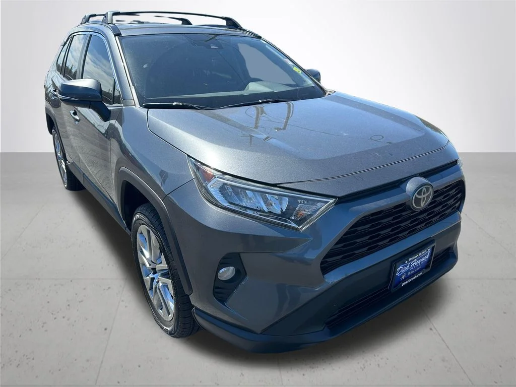 Used 2019 Gray Toyota XLE Premium image 5