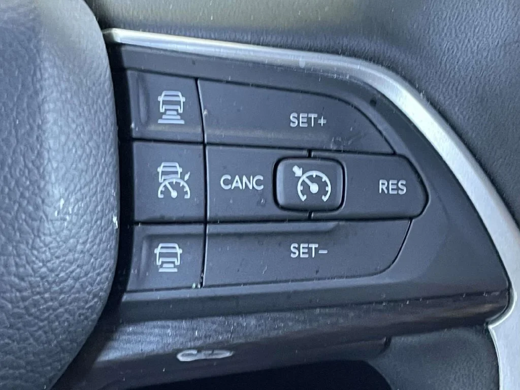 Used 2024 Silver Jeep Altitude X image 28