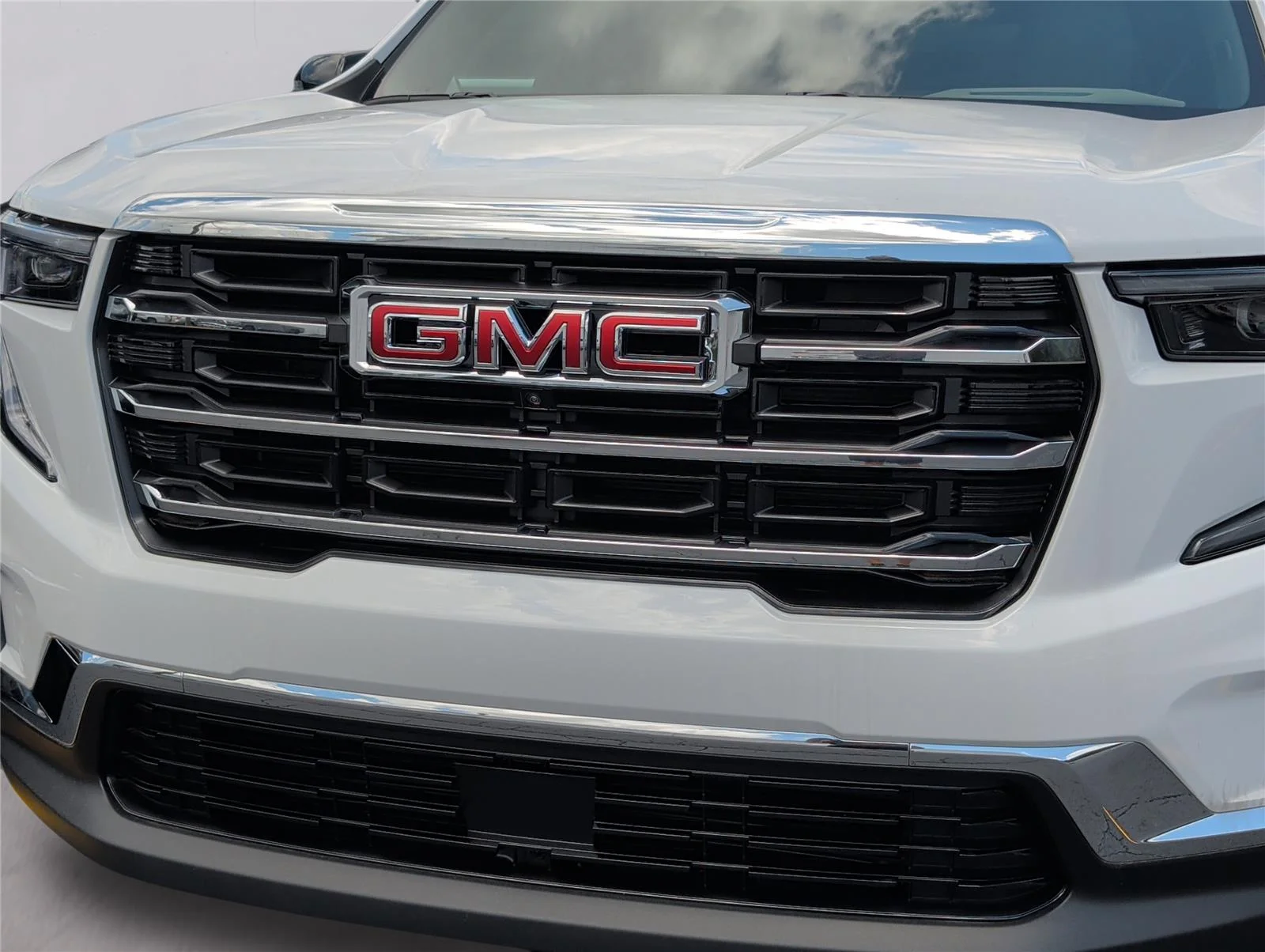 New 2026 Summit White GMC Elevation image 32