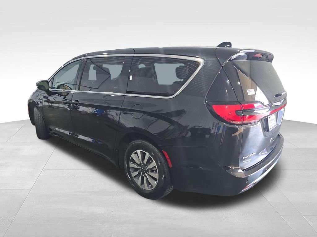 Used 2023 Black Chrysler Touring L image 3