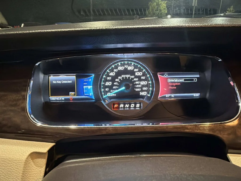 Used 2018 White Ford Limited image 19