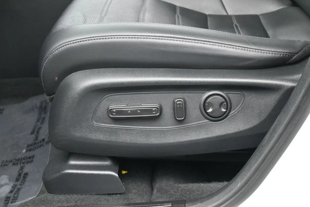 Used 2024 White Honda EX-L image 11