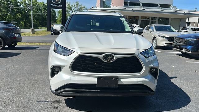 Used 2023 Beige Toyota XLE image 2
