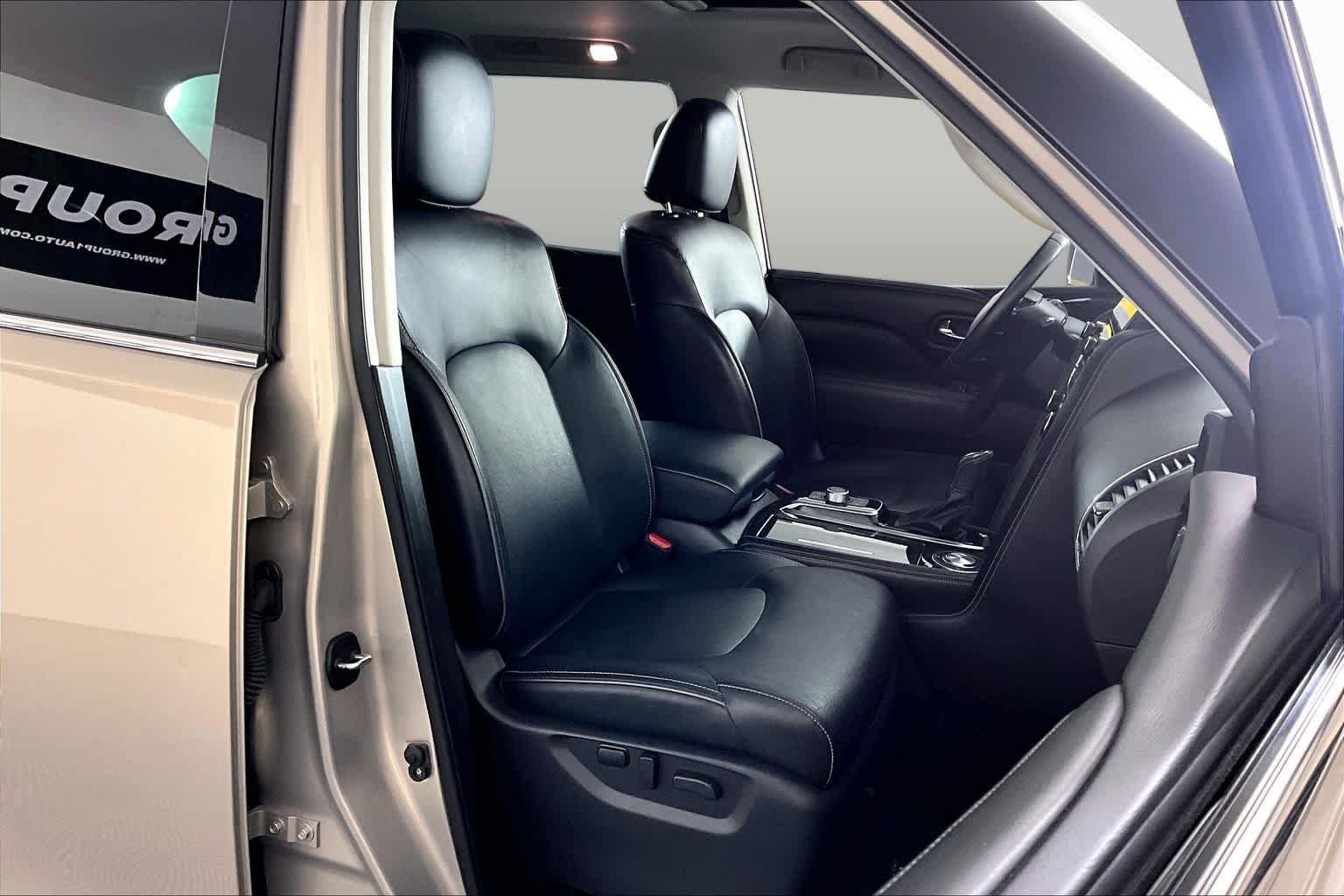 Used 2022 Champagne Quartz INFINITI LUXE image 9