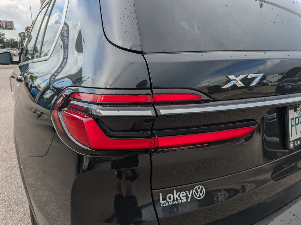 Used 2024 Black BMW xDrive40i image 7
