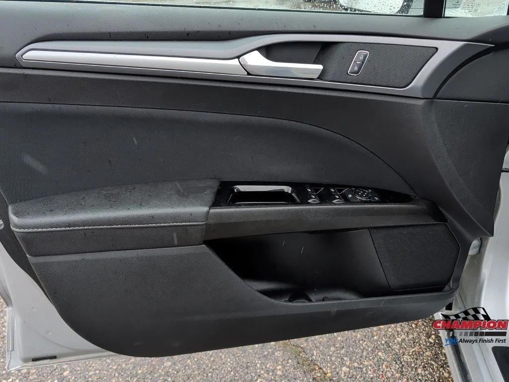 Used 2016 Silver Ford SE image 13