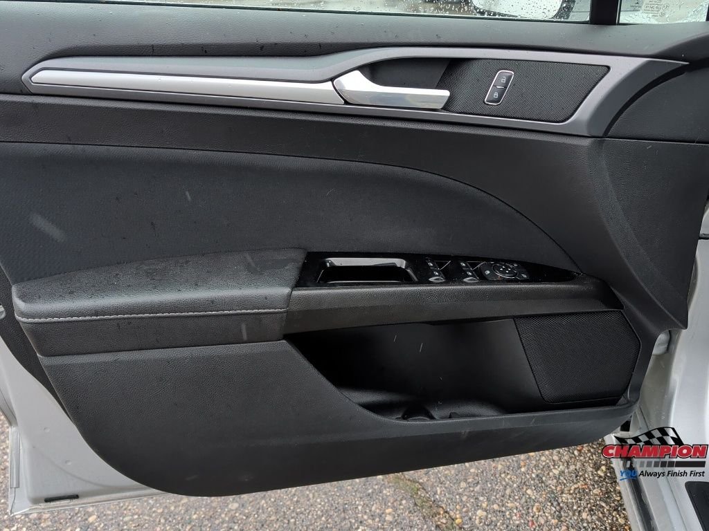 Used 2016 Silver Ford SE image 13