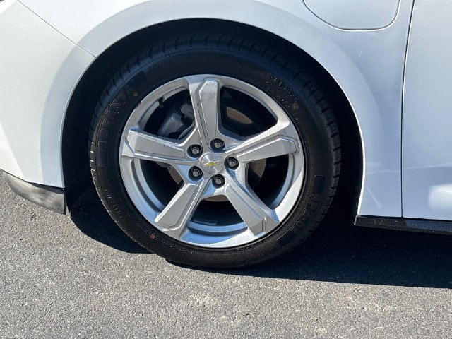 Used 2017 White Chevrolet LT image 7