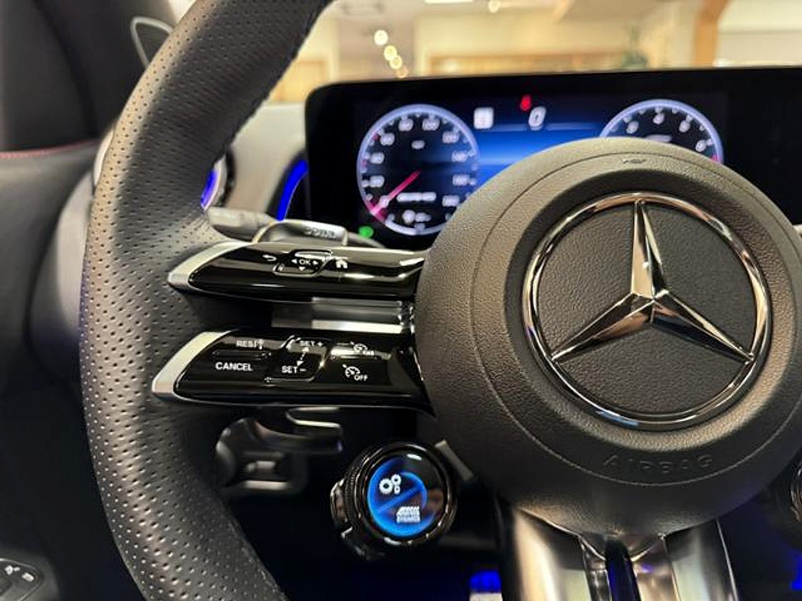Certified Used 2025 Mountain Grey Metallic Mercedes-Benz 4MATIC® image 22