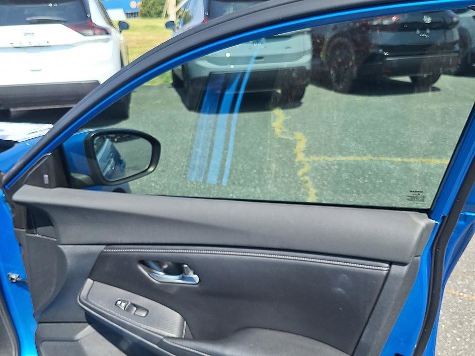 Used 2020 Electric Blue Metallic Nissan SV image 27