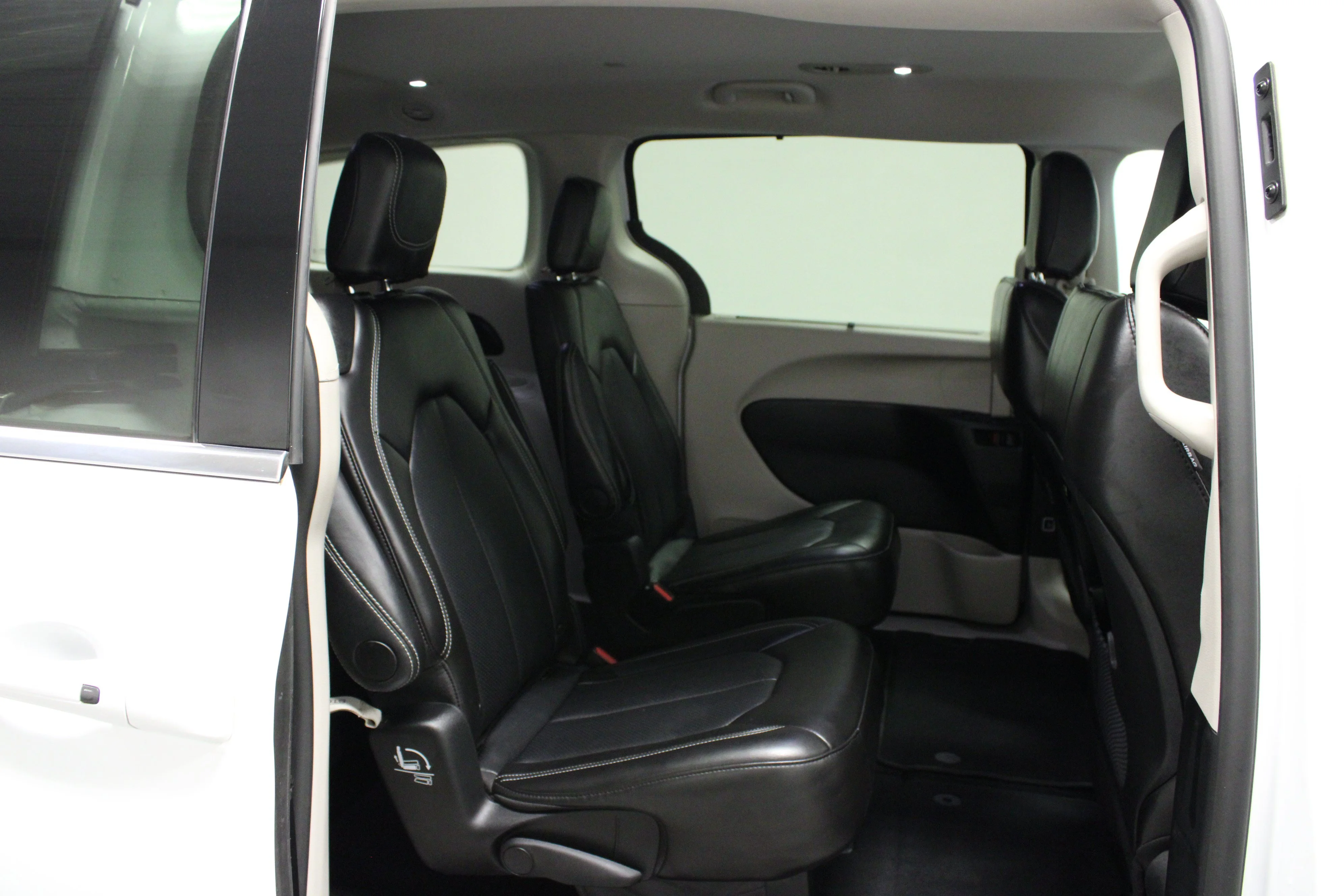 Used 2024 Bright White Clearcoat Chrysler Touring L image 16
