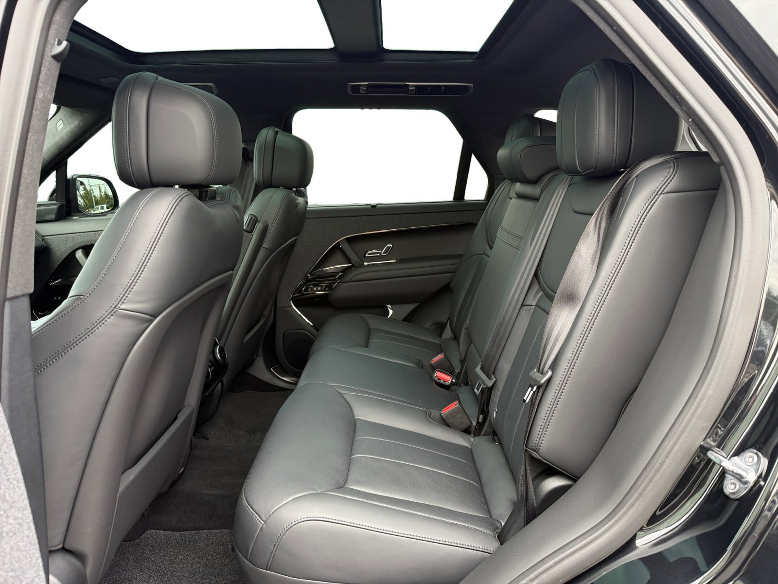 Used 2025 Black Land Rover Autobiography image 16