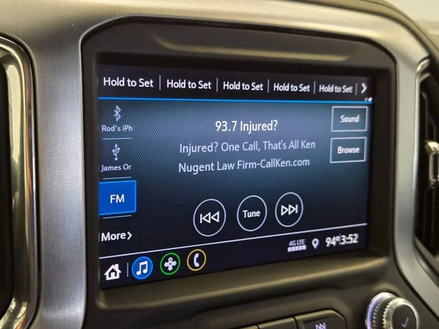 Used 2022 White GMC SLE image 19