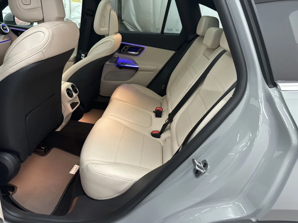 Used 2026 White Mercedes-Benz GLC 300 image 23