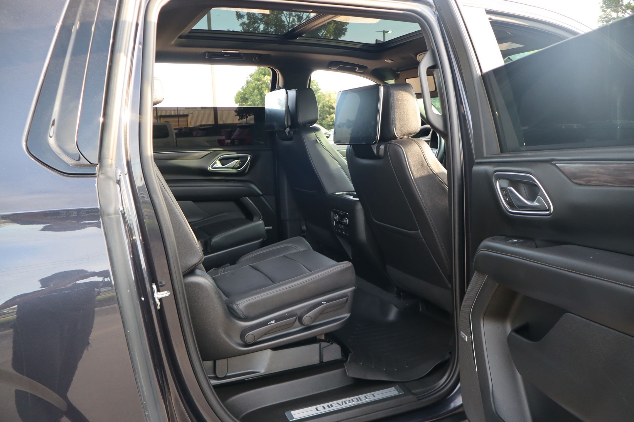 Used 2023 Gray Chevrolet Z71 image 29