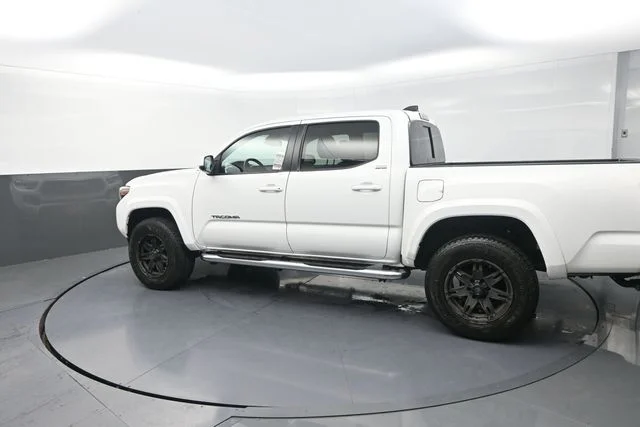 Used 2022 White Toyota SR5 image 47
