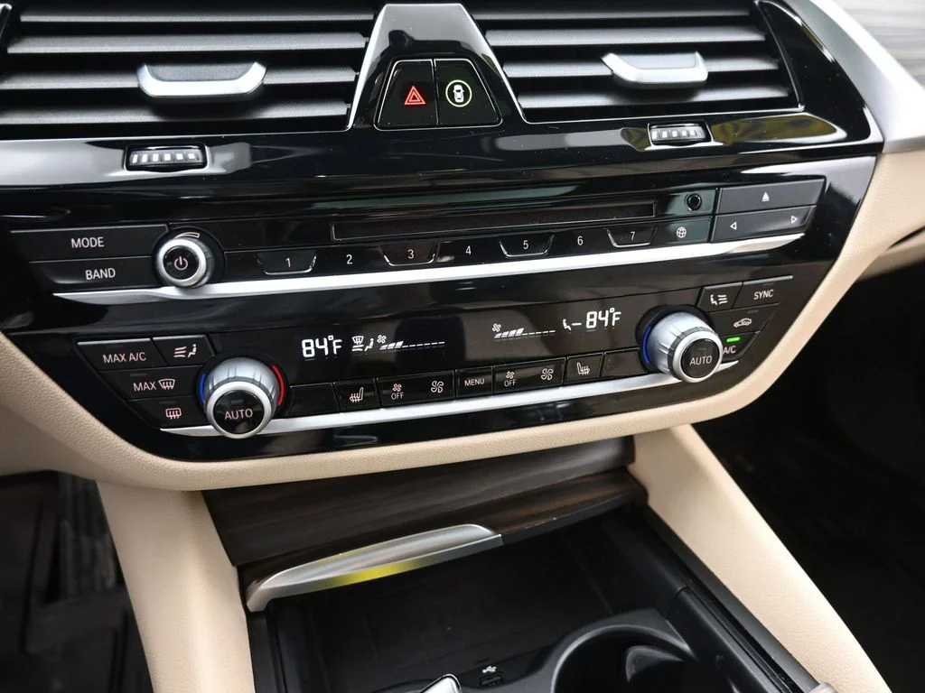 Used 2019 Black BMW 640 Gran Turismo i xDrive image 21