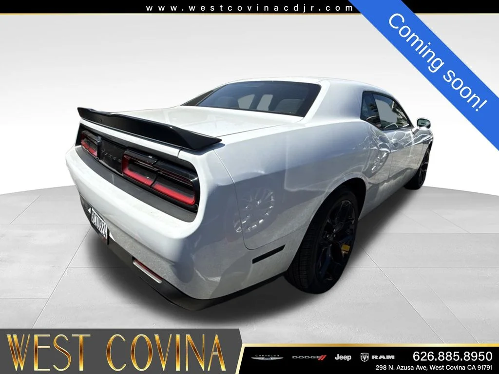 Used 2022 White Dodge SXT image 5