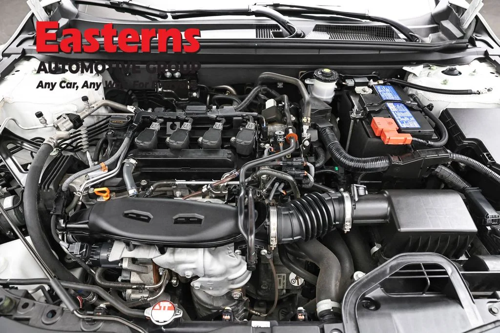 Used 2025 White Honda SE image 7