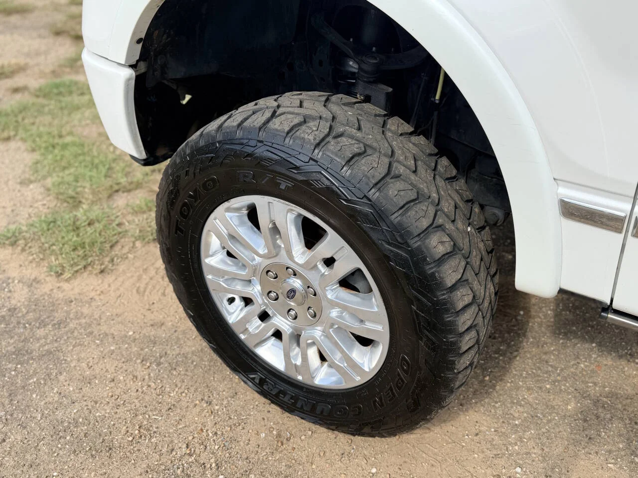 Used 2013 White Ford Platinum 4x4 4dr SuperCrew Styleside 5.5 ft. SB image 12