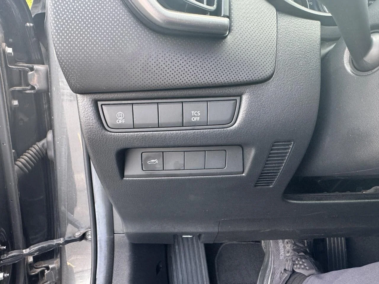 Used 2025 Machine Gray Metallic Mazda 2.5 S Preferred image 29