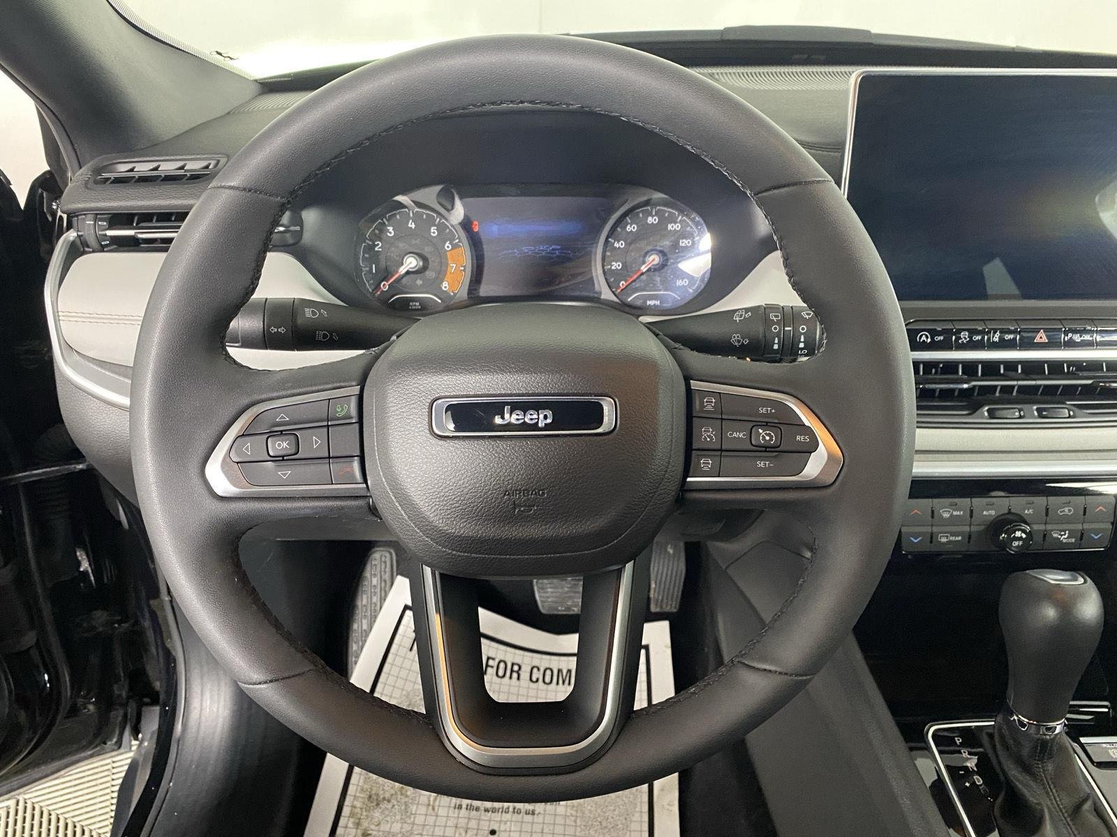 Used 2024 Diamond Black Crystal Pearlcoat Jeep Limited image 15