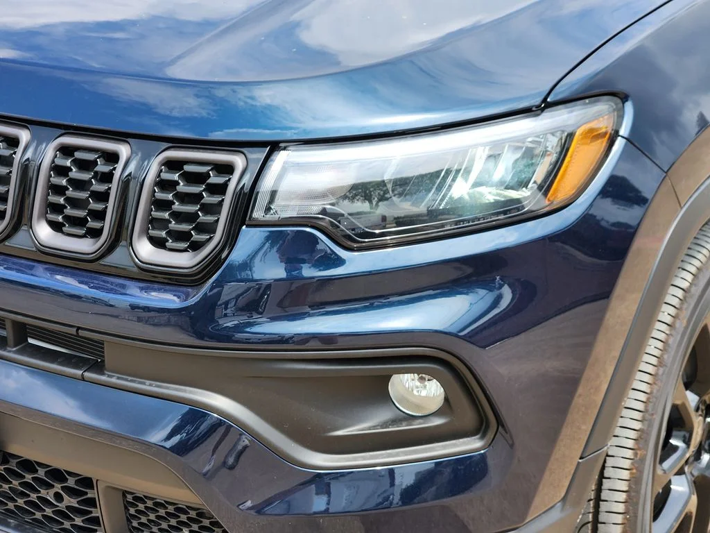 New 2026 Fathom Blue Pearl-Coat Exterior Paint Jeep Latitude image 5