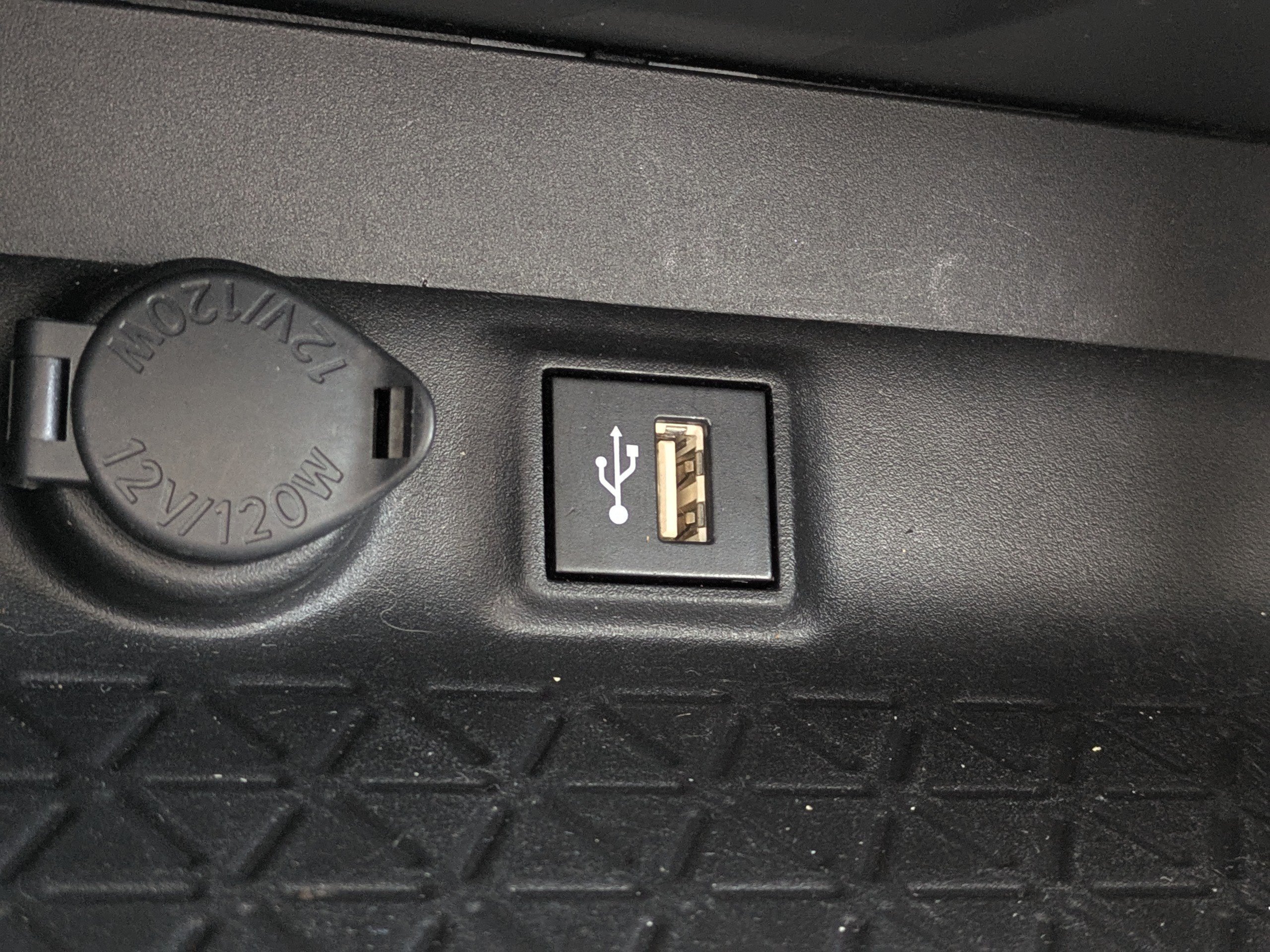 2023 Toyota RAV4 XLE - Photo 22