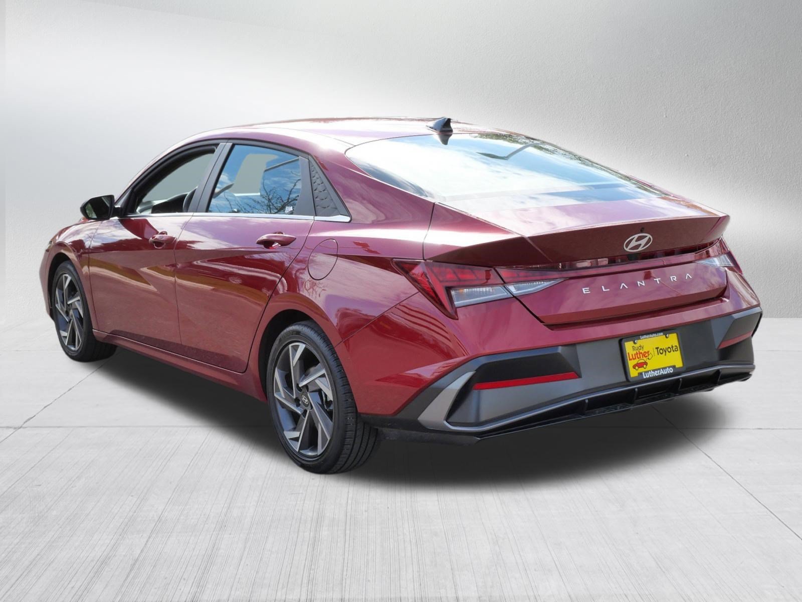 Used 2025 Ultimate Red Hyundai SEL Convenience image 5