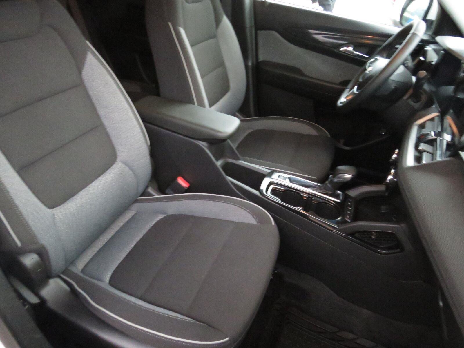 Used 2024 Summit White Chevrolet LT image 26