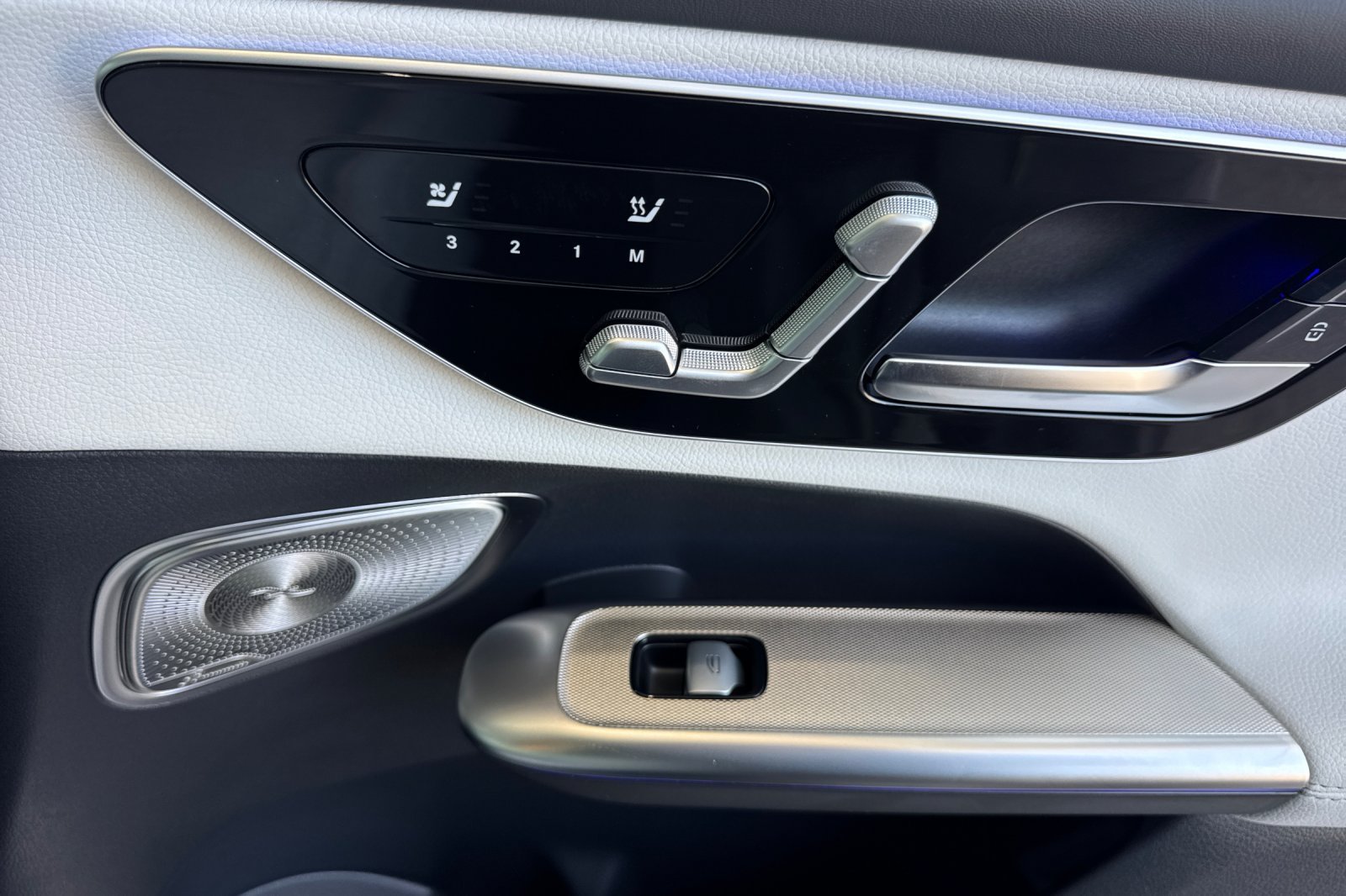 New 2027 Starling Blue Metallic Mercedes-Benz GLC 350e image 33