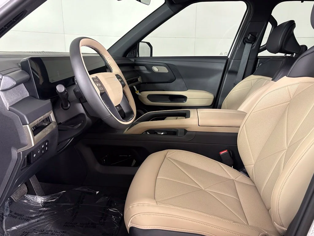 New 2027 Glacial White Pearl Kia EX image 24