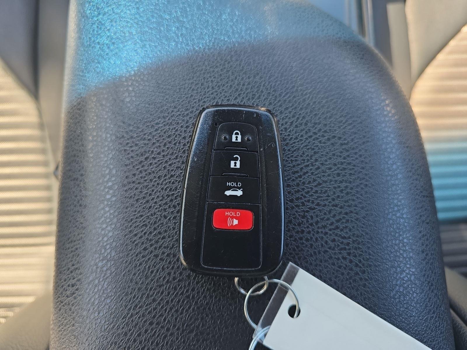 Used 2018 Super White Toyota SE image 12