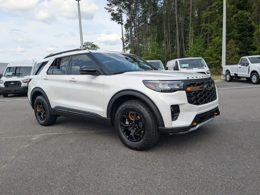 New 2026 Star White Metallic Tri-Coat Ford Tremor image 2