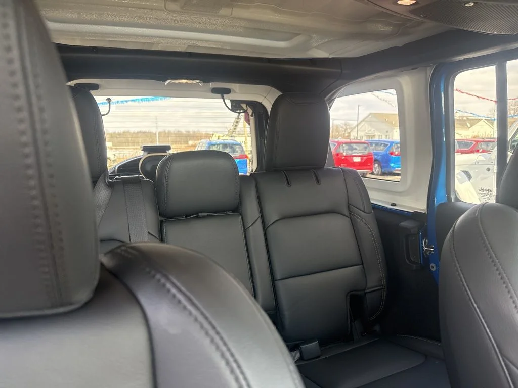 2025 Jeep Wrangler 4-Door Sahara - Photo 59