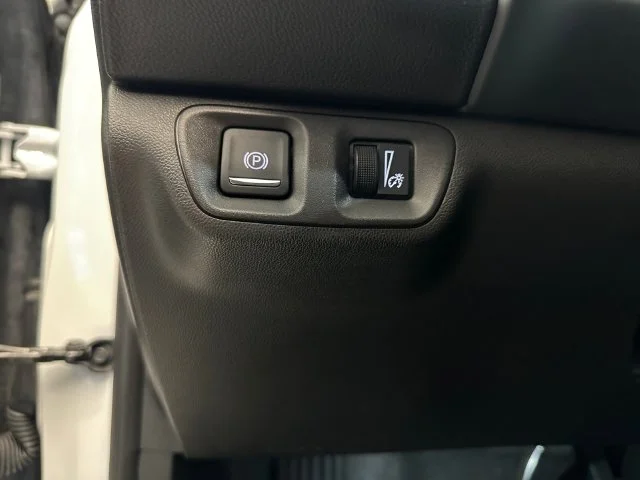 Used 2023 White GMC SLE image 26