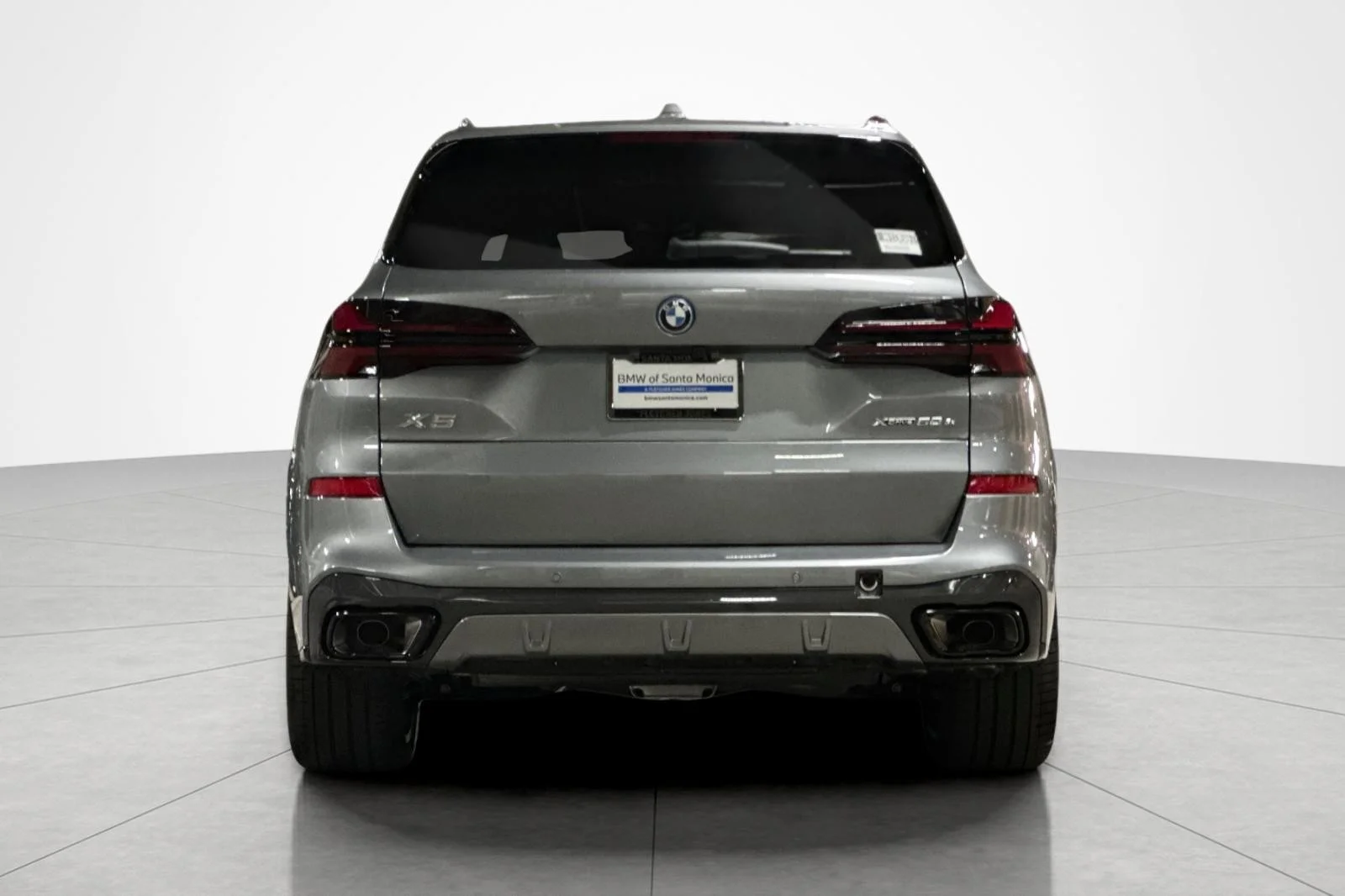 New 2026 Skyscraper Grey Metallic BMW xDrive50e image 4